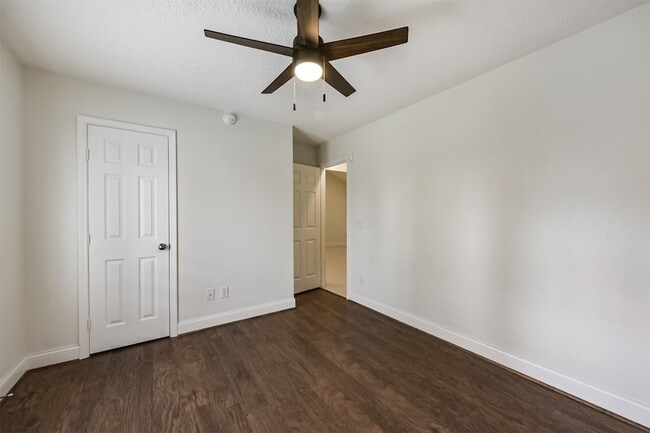 Building Photo - 9202 Bayou Bluff Dr