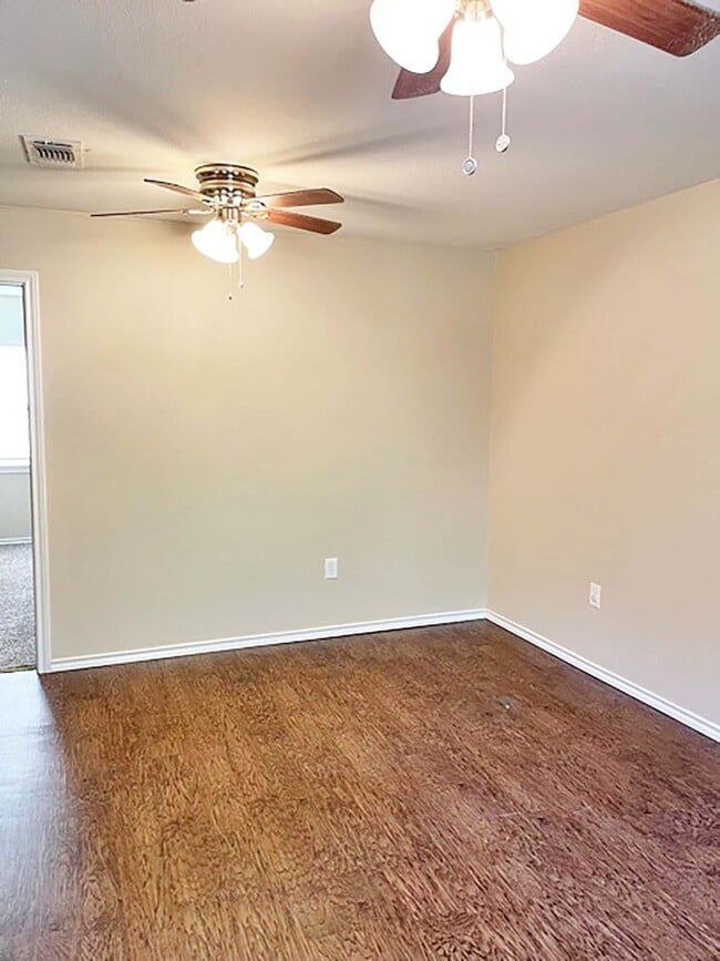 Building Photo - Great 4 Bdrm 2 Bath Home for Lease in Gainesville, Tx