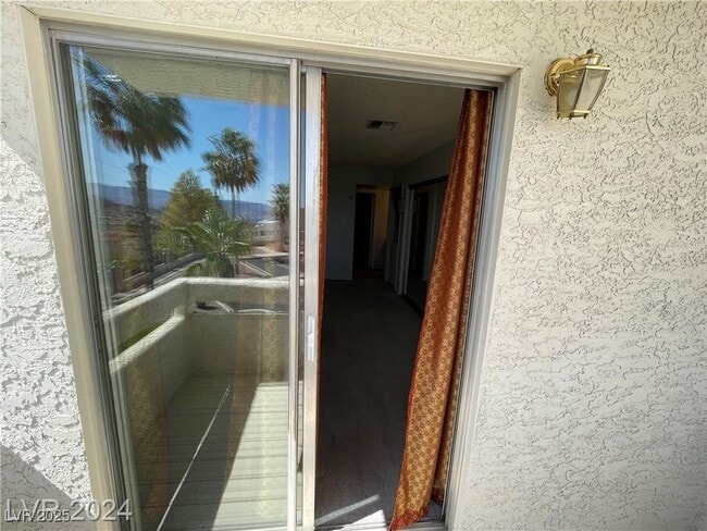 Building Photo - 687 Marina Dr