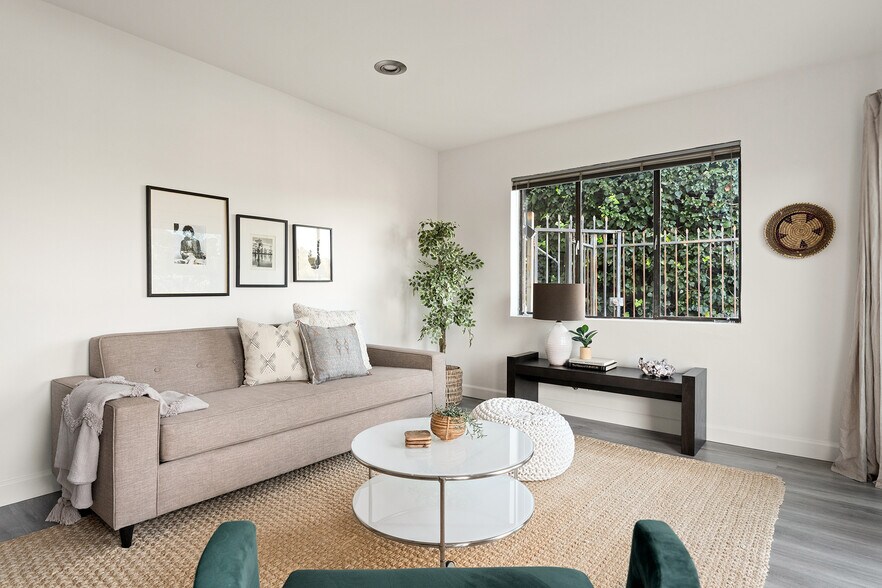 Building Photo - 1742 Redesdale Ave