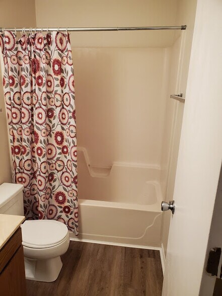 Primary bath - 4460 Santa Barbara