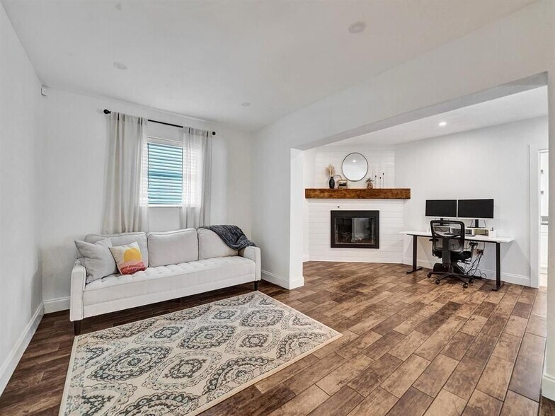 Building Photo - 4960 SW 89th Ave