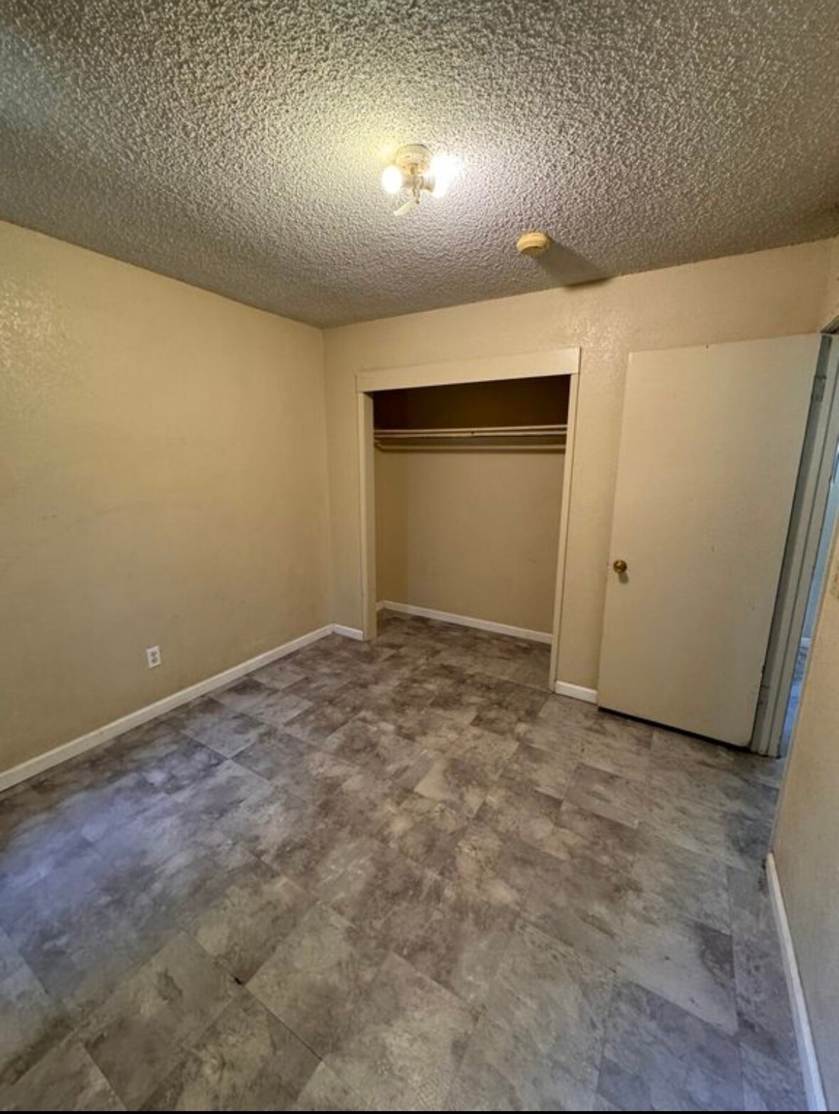 Building Photo - 325 S Spring St