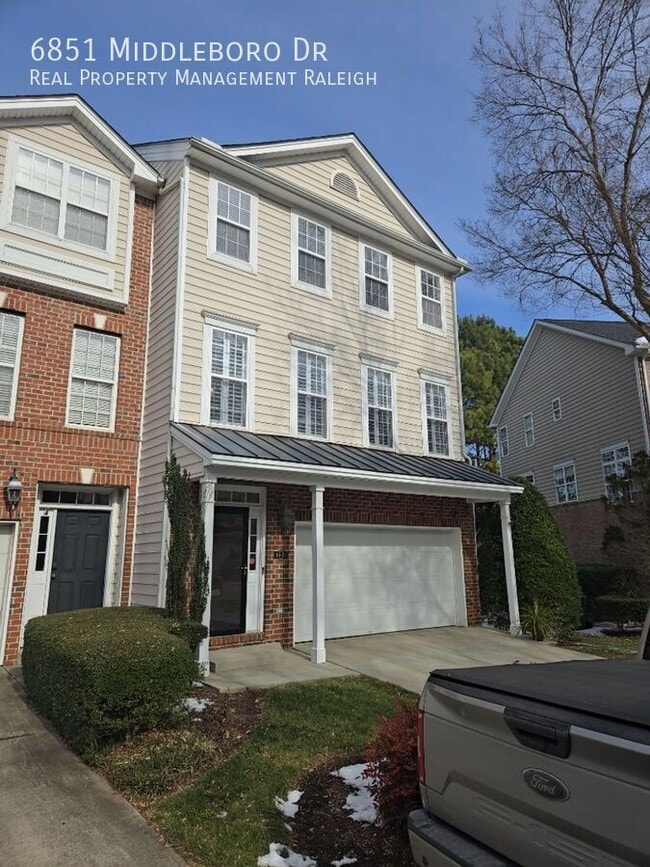 Building Photo - 6851 Middleboro Dr