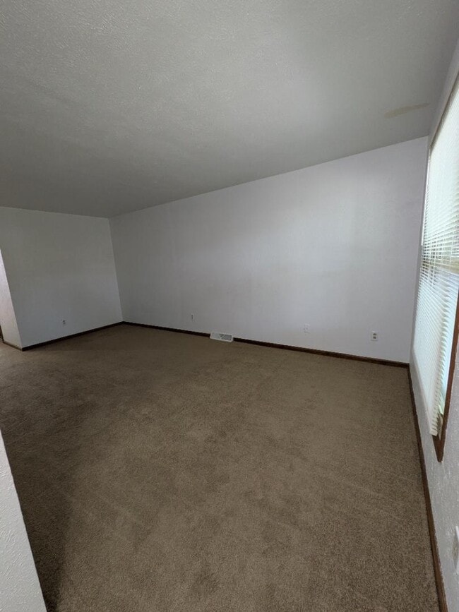 Building Photo - 5435 Glenridge Dr