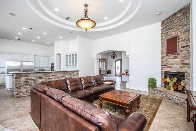 Building Photo - Oh Wow!! Beautiful 5BR/3.5BA Custom Home w...