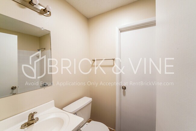 Building Photo - 8208 Kelly Dr