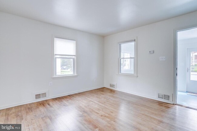 Building Photo - 2719 Albemarle Dr