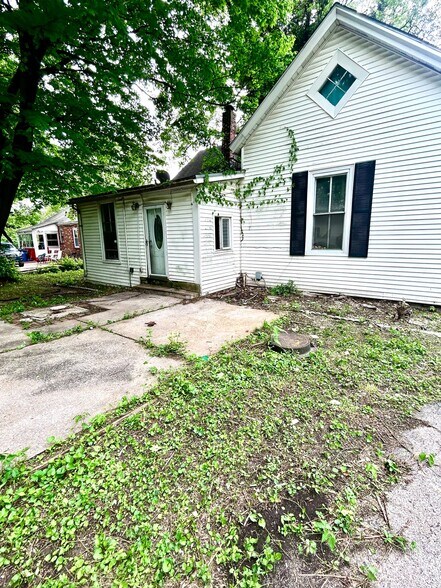 Building Photo - 8824 Huiskamp Ave