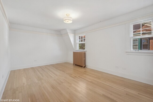 Building Photo - 619 Forest Ave