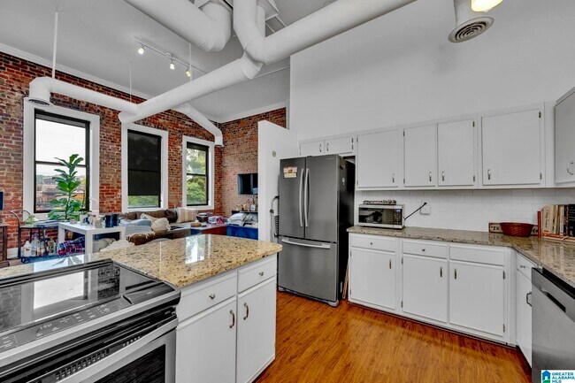 Building Photo - 2112 Morris Ave