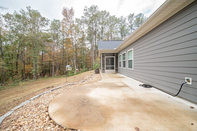 Building Photo - 4BR/2BA Home on 3.2 acres in Harris County!!