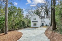 Building Photo - 43 Peachtree Way NE