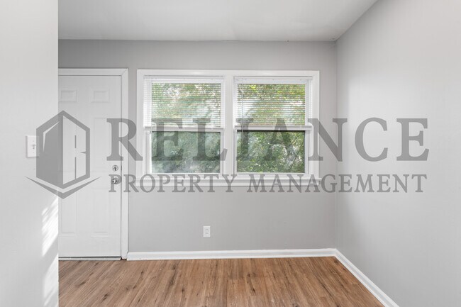 Building Photo - 2042 S Pinecrest St