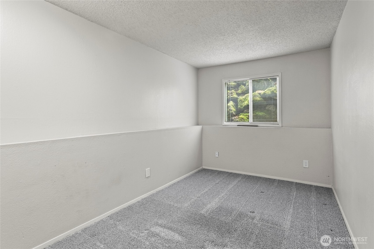 Building Photo - 12423 NE 145th Pl