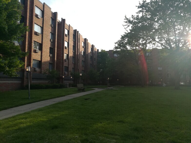 Building Photo - 5310 N Chester Ave