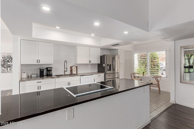 Building Photo - 10313 W Brookside Dr