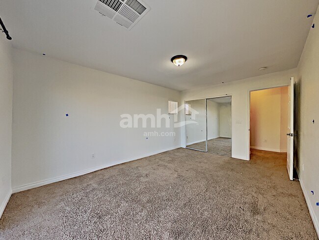 Building Photo - 4740 Sweeping Glen St