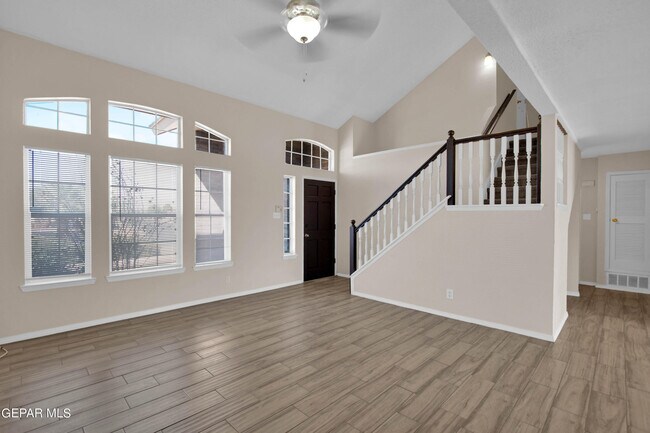 Building Photo - 11816 2 Towers Dr