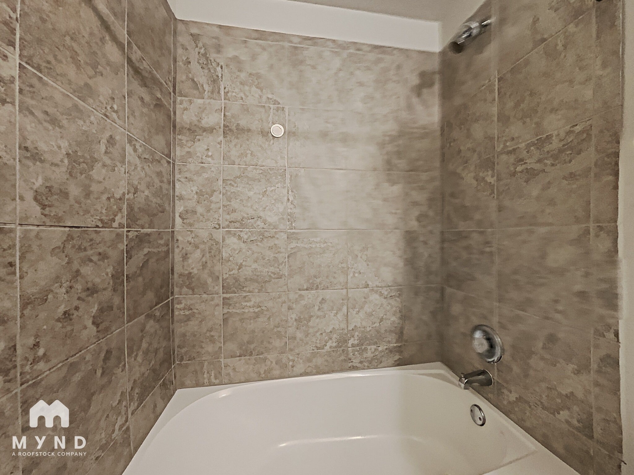 Building Photo - 717 Pinnacle Dr