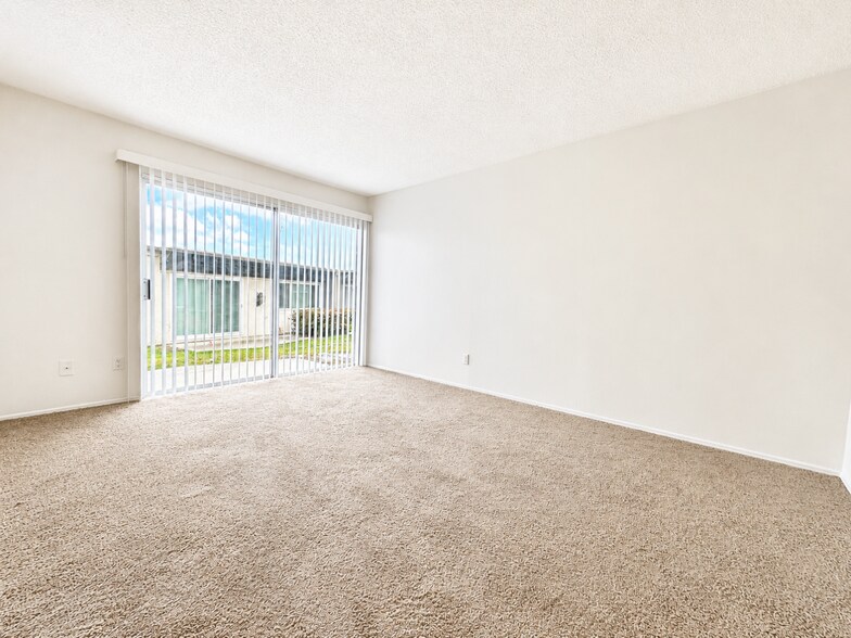 Building Photo - 6337 Caminito Andreta