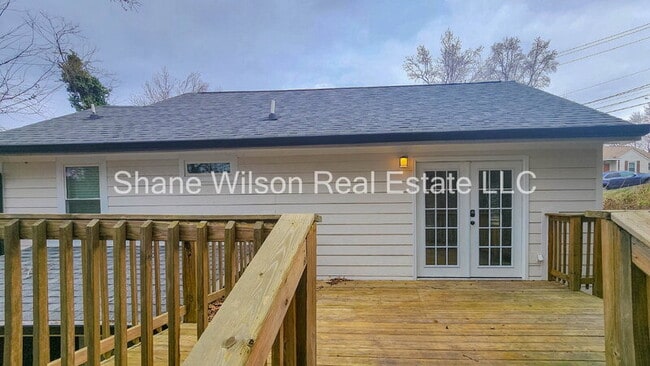 Building Photo - 3610 Anderson Ave