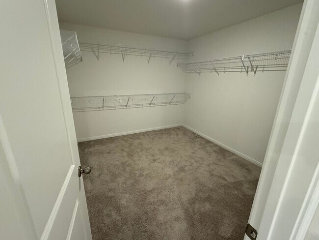 Building Photo - Move-In Ready 4BR with Private Yard & Fire Pit – Won’t Last!