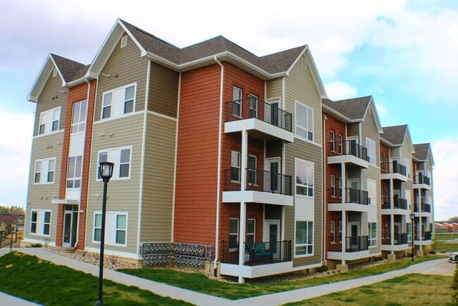 Building Photo - $1,700 - 2 Bed, 2 Bath 2nd Floor Condo - Pet Friendly - Available for an August 1st, 2026 Move In