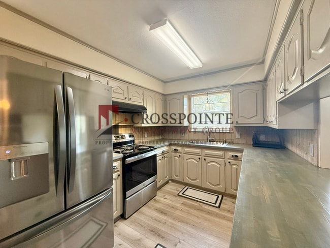 Building Photo - Almost Ready! 2 Bedroom 1 Bath ON Lake Palestine!