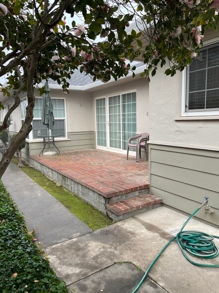 Building Photo - 426 Olive Ave