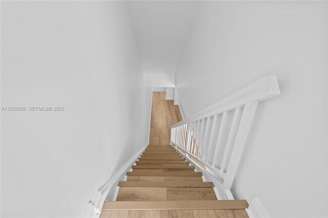 Building Photo - 15518 Braemar Ct