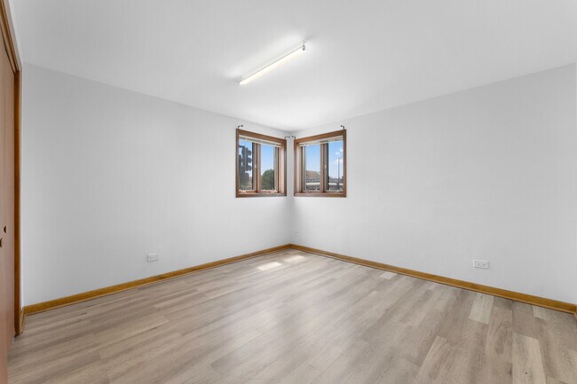 Building Photo - 3605 N Narragansett Ave