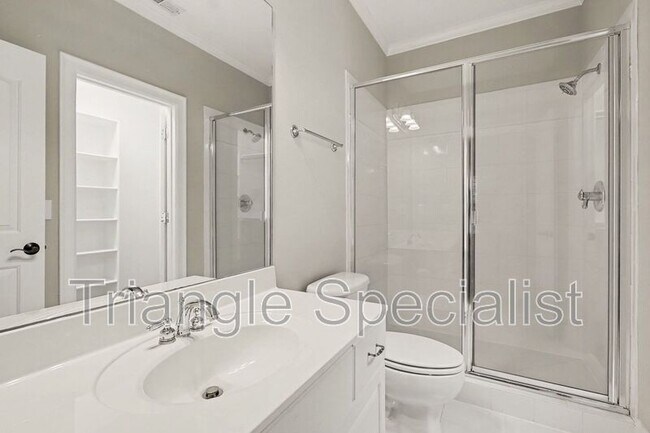 Building Photo - 6121 Carlyle Dr