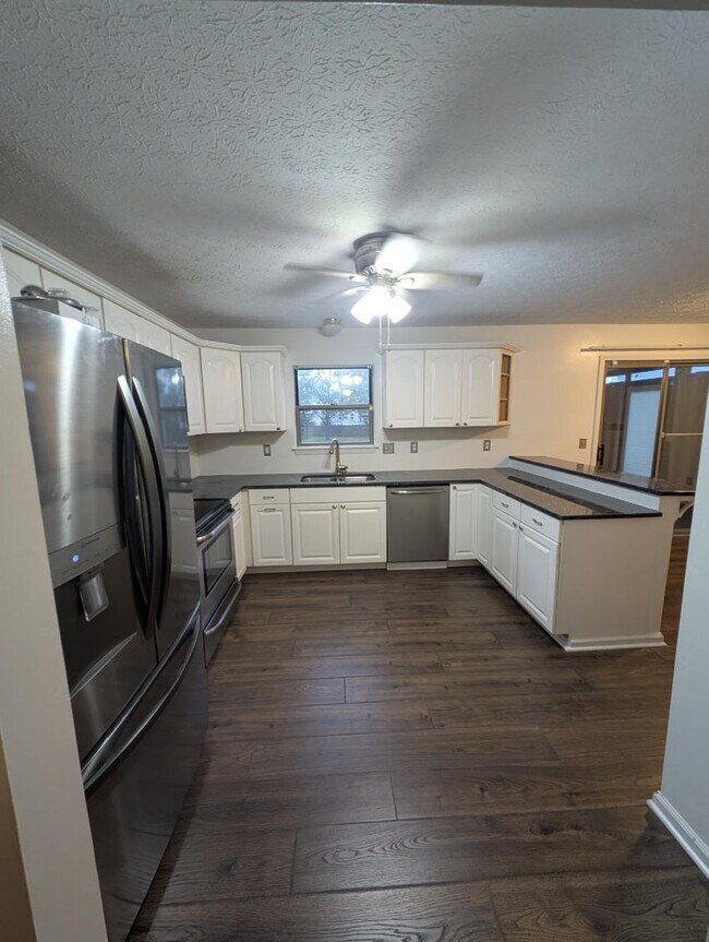 Building Photo - 53 Brenton Dr
