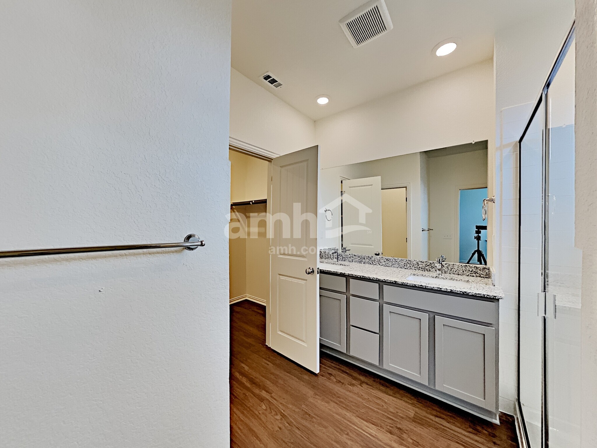 Building Photo - 2725 Lillybrook Ln