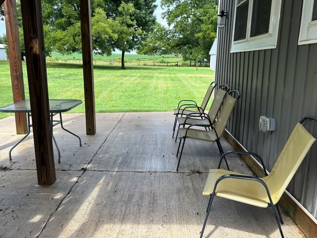 Building Photo - Charming Country House Fully Furnished