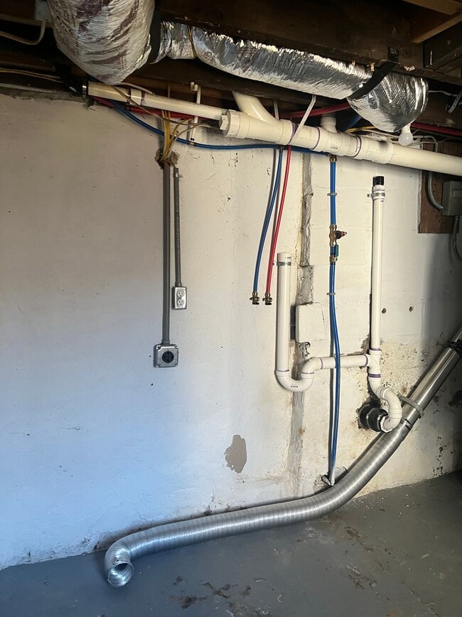 Building Photo - Beautifully renovated home in the desired Rivermont area!