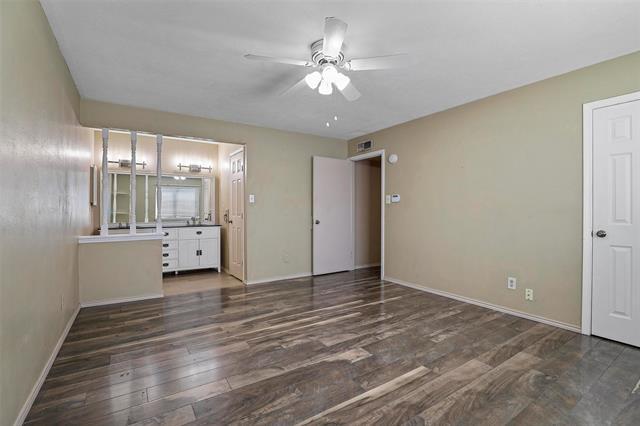 Building Photo - 8401 Chesham Dr