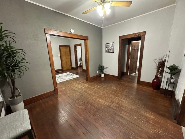 Building Photo - 2 bed, 1 bath home for rent in Waterloo