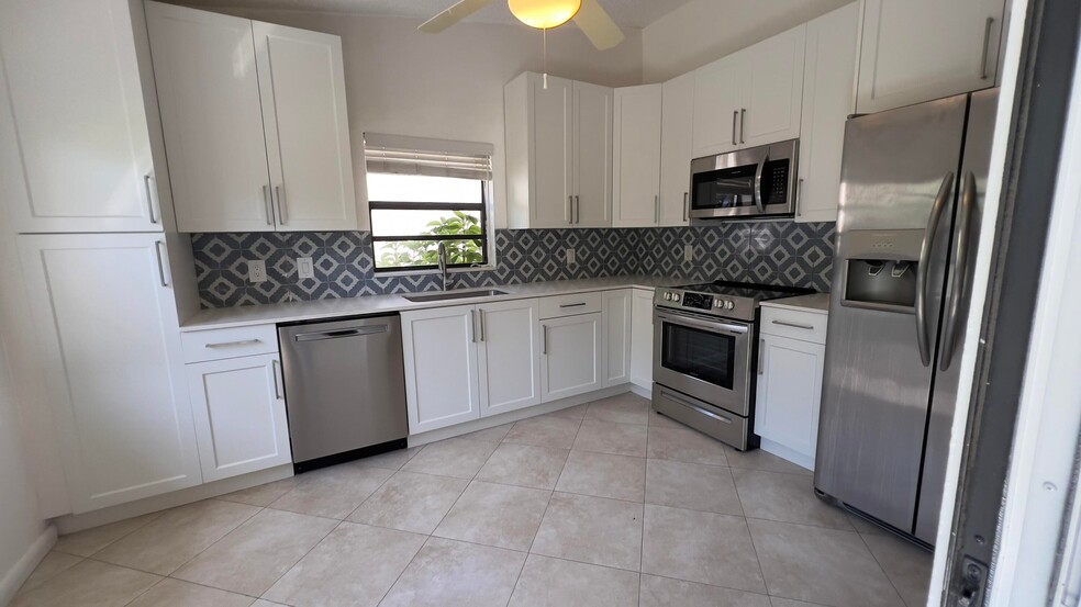 Building Photo - 5581 American Cir