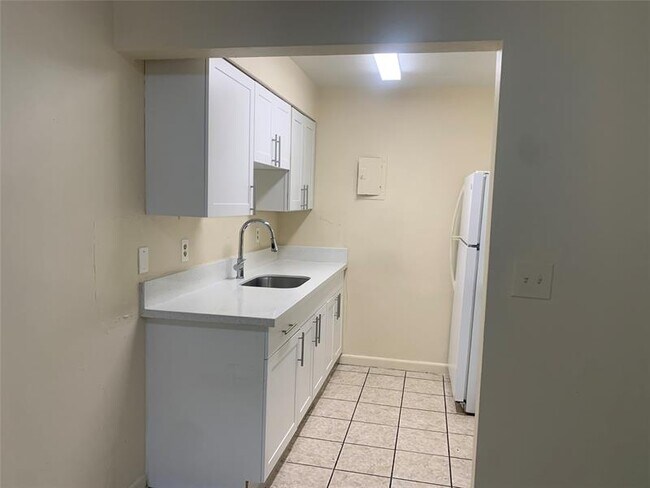Building Photo - 4059 NW 31st Ave