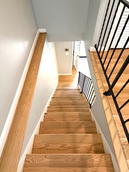 Building Photo - 5809 Greenlawn Dr