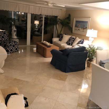 Building Photo - 270 Captains Walk