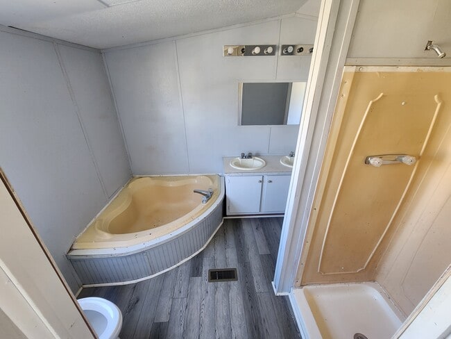 Building Photo - Conway Park