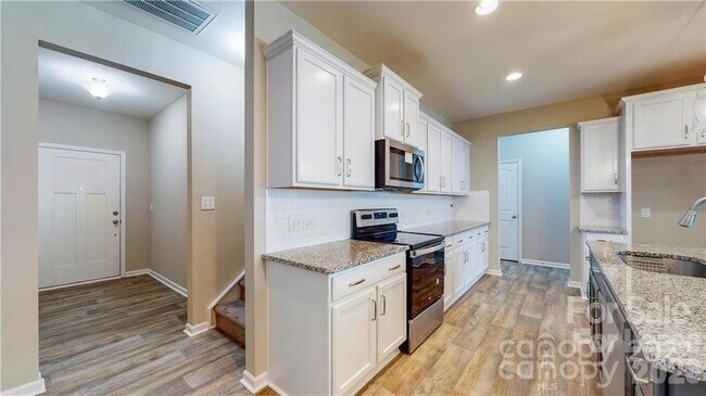 Building Photo - 8550 River Ridge Dr