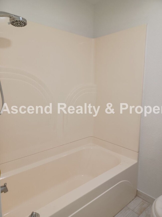 Building Photo - Remodeled Ranch on CuldeSac Large Fenced B...