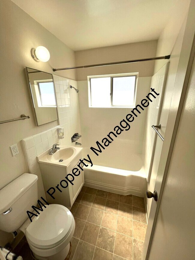Building Photo - Move in Special!! $750 off 1st Month's Rent!!