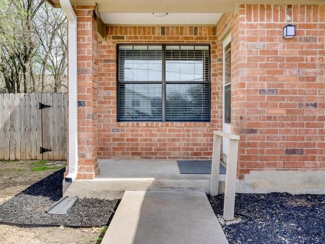 Building Photo - 208 Tamara Dr