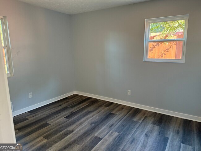 Building Photo - 453 Azalea Dr