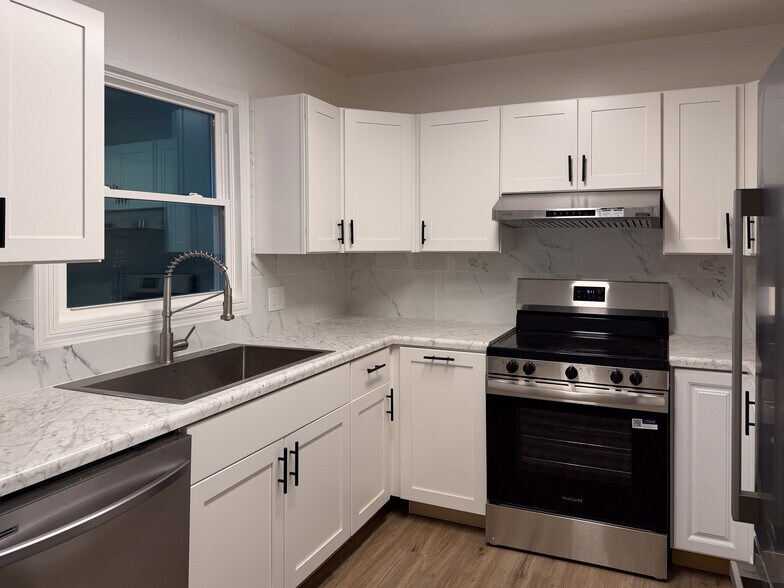 Building Photo - 1307 Sweet Pine Dr